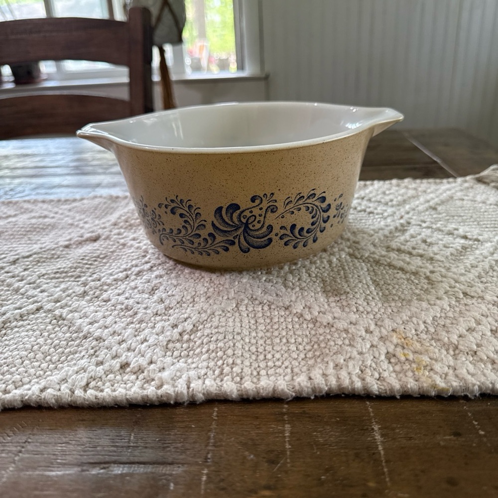 Pyrex Homestead Gold Speckle with Blue Floral Mixing Bowl 1.5 Quart